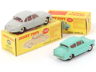 Lot 161 - DINKY TOYS (GB) (2)