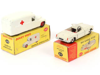 Lot 162 - DINKY TOYS (GB) (2)