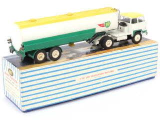 Lot 232 - DINKY TOYS (FRANCE) (1)