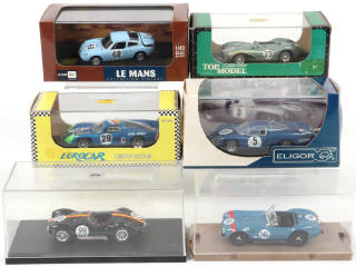 Lot 85 - DIVERS (6)