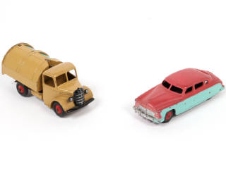 Lot 253 - DINKY TOYS (GB) (2)