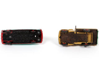 Lot 253 - DINKY TOYS (GB) (2)