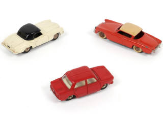 Lot 254 - DINKY TOYS (FRANCE) (3)