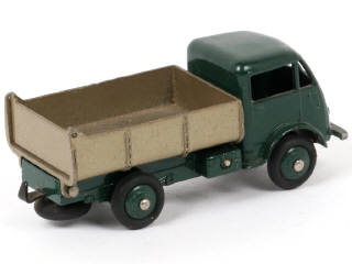 Lot 236 - DINKY TOYS (FRANCE) (1)