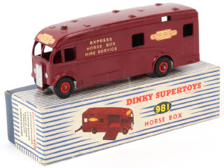 Lot 170 - DINKY TOYS (GB) (1)