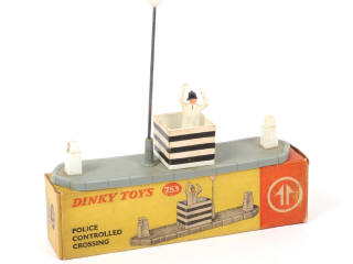 Lot 181 - DINKY TOYS (GB) (1)