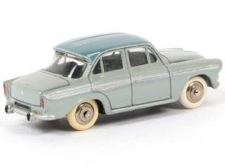 Lot 222 - DINKY TOYS (FRANCE) (1)