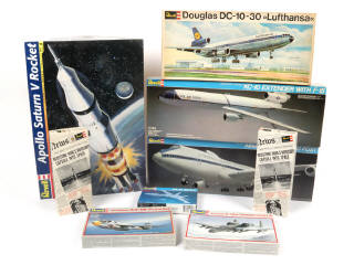Lot 71 - REVELL (USA) (9)