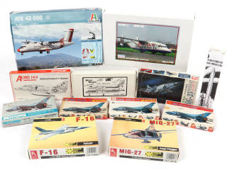 Lot 37 - DIVERS (12)
