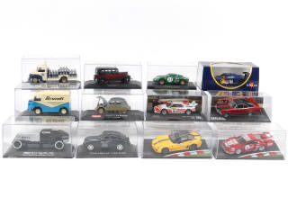 Lot 128 - DIVERS (12)