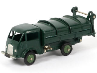 Lot 182 - DINKY TOYS (FRANCE) (1)