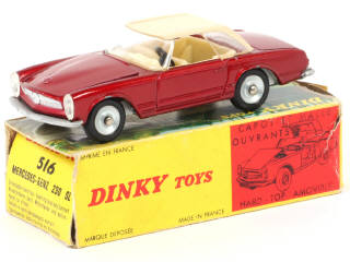 Lot 147 - DINKY TOYS (FRANCE) (1)