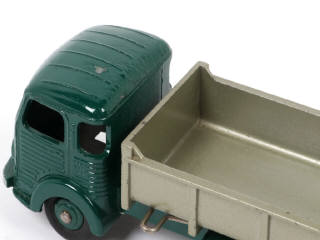 Lot 197 - DINKY TOYS (FRANCE) (1)