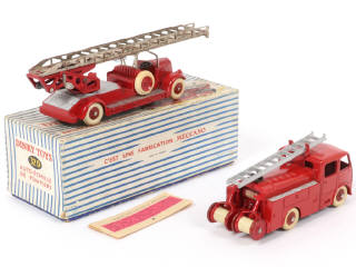 Lot 237 - DINKY TOYS (FRANCE) (3)
