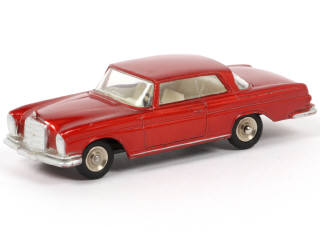 Lot 112 - DINKY TOYS (FRANCE) (1)