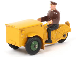 Lot 63 - DINKY TOYS (FRANCE) (1)