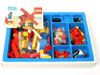 Lot 32 - LEGO (DANEMARK) (1)
