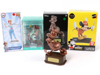Lot 105 - DIVERS (4)