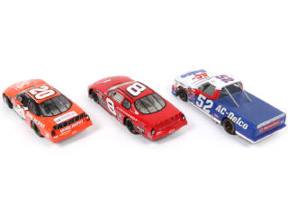 Lot 46 - DIVERS (3)