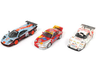 Lot 33 - UT MODELS (CHINE) (3)