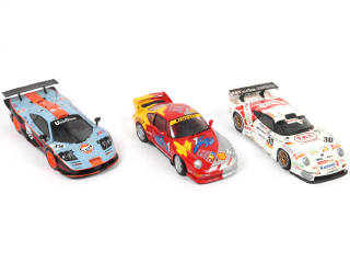 Lot 33 - UT MODELS (CHINE) (3)