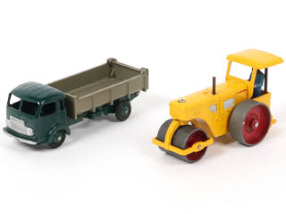 Lot 207 - DINKY TOYS (FRANCE) (2)
