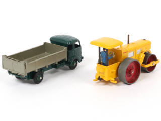 Lot 207 - DINKY TOYS (FRANCE) (2)