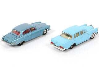 Lot 114 - DINKY TOYS (GB) (2)