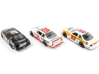 Lot 21 - DIVERS (3)