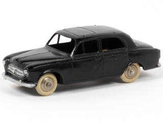 Lot 132 - DINKY TOYS (FRANCE) (1)