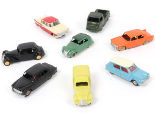 Lot 237 - DINKY TOYS (FRANCE) (8)