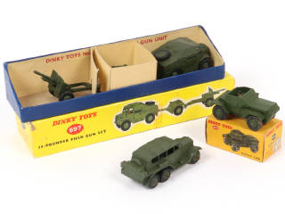 Lot 124 - DINKY TOYS (GB) (3)