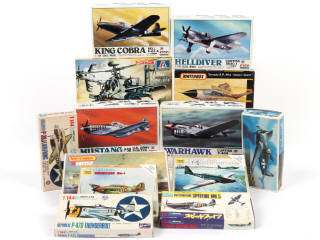 Lot 39 - DIVERS (13)