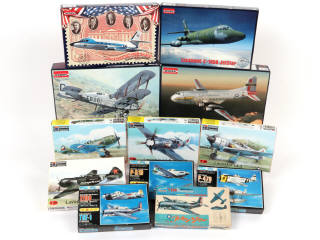Lot 38 - DIVERS (12)