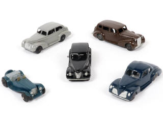 Lot 132 - DINKY TOYS (GB) (5)