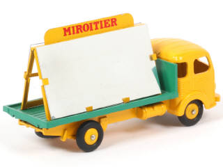 Lot 154 - DINKY TOYS (FRANCE) (1)