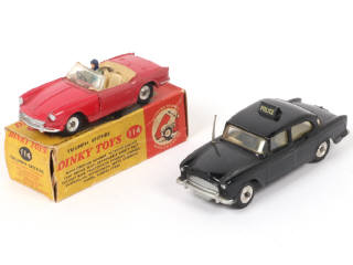 Lot 108 - DINKY TOYS (GB) (2)