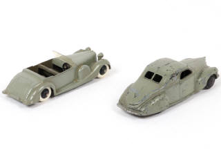 Lot 97 - DINKY TOYS (GB) (2)