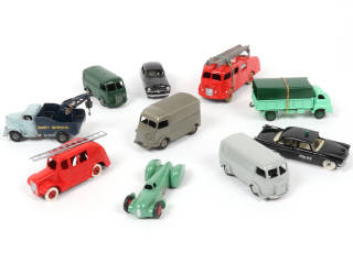 Lot 136 - DINKY TOYS (10)