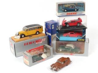 Lot 43 - DIVERS (7)