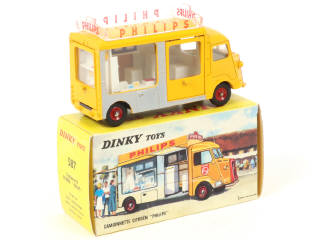 Lot 107 - DINKY TOYS (FRANCE) (1)