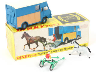 Lot 113 - DINKY TOYS (FRANCE) (1)