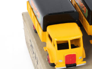 Lot 97 - DINKY TOYS (FRANCE) (7)