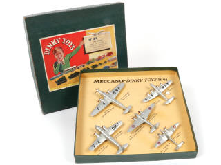 Lot 32 - DINKY TOYS (FRANCE) (6)