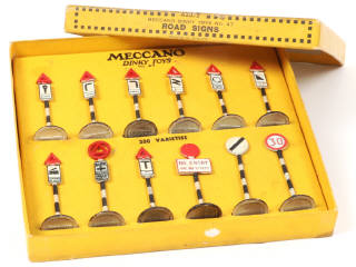 Lot 135 - DINKY TOYS (GB) (1)