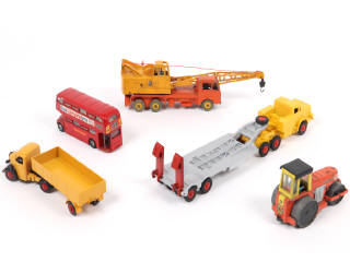 Lot 76 - DINKY TOYS (GB) (5)