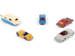 Lot 101 - DINKY TOYS (5)