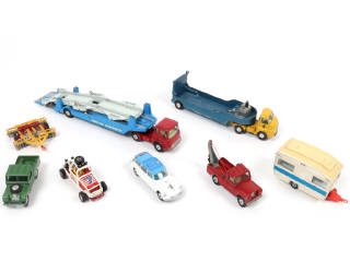 Lot 139 - CORGI TOYS (GB) (8)