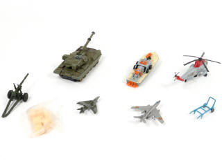 Lot 147 - DINKY TOYS (8)