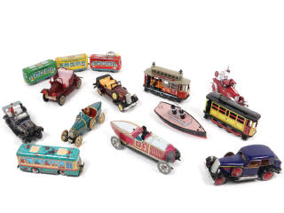Lot 207 - DIVERS (12)